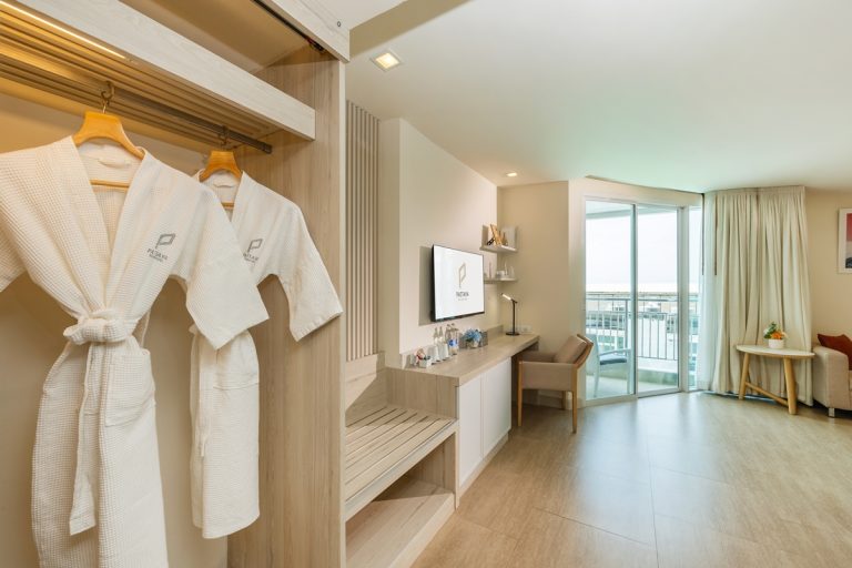  : Deluxe Ocean View Room
